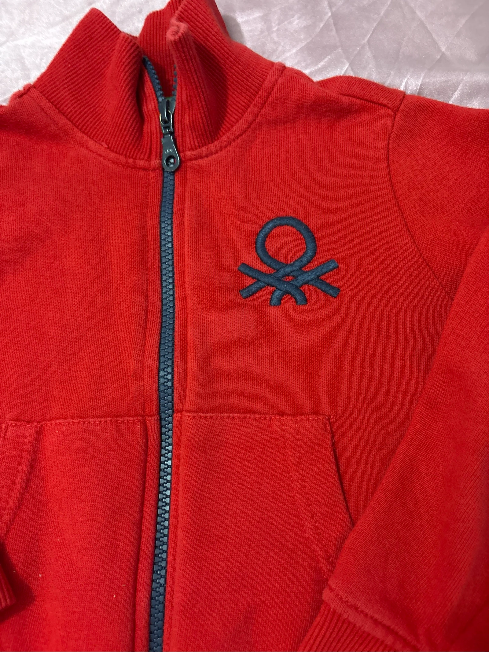 Chaqueta de sudadera infantil roja Benetton con cremallera – photo 3